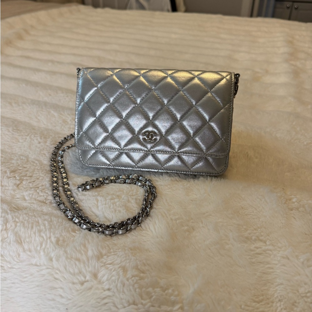 Chanel Classic Wallet on chain silver